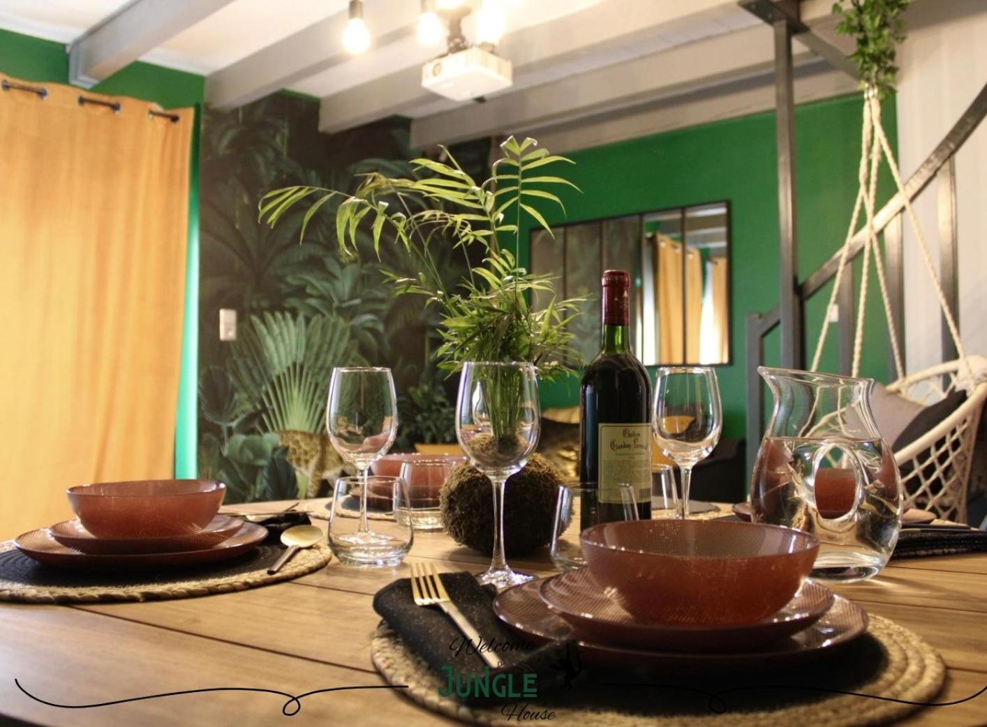 Maison "Jungle House" 90 M2 Billard, Retroprojecteur, Bar A Jeux , Vinyle, Wifi Fibre, Ideal Pro & Famille A Монбризон Екстериор снимка