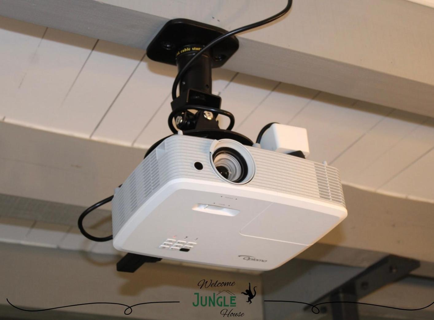 Maison "Jungle House" 90 M2 Billard, Retroprojecteur, Bar A Jeux , Vinyle, Wifi Fibre, Ideal Pro & Famille A Монбризон Екстериор снимка