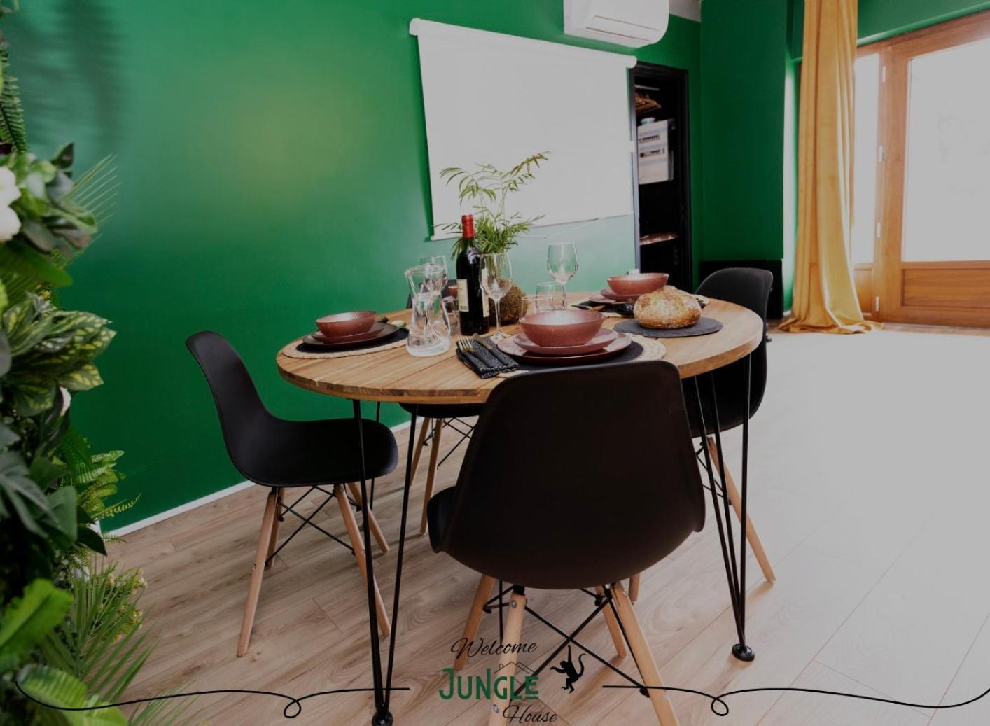 Maison "Jungle House" 90 M2 Billard, Retroprojecteur, Bar A Jeux , Vinyle, Wifi Fibre, Ideal Pro & Famille A Монбризон Екстериор снимка
