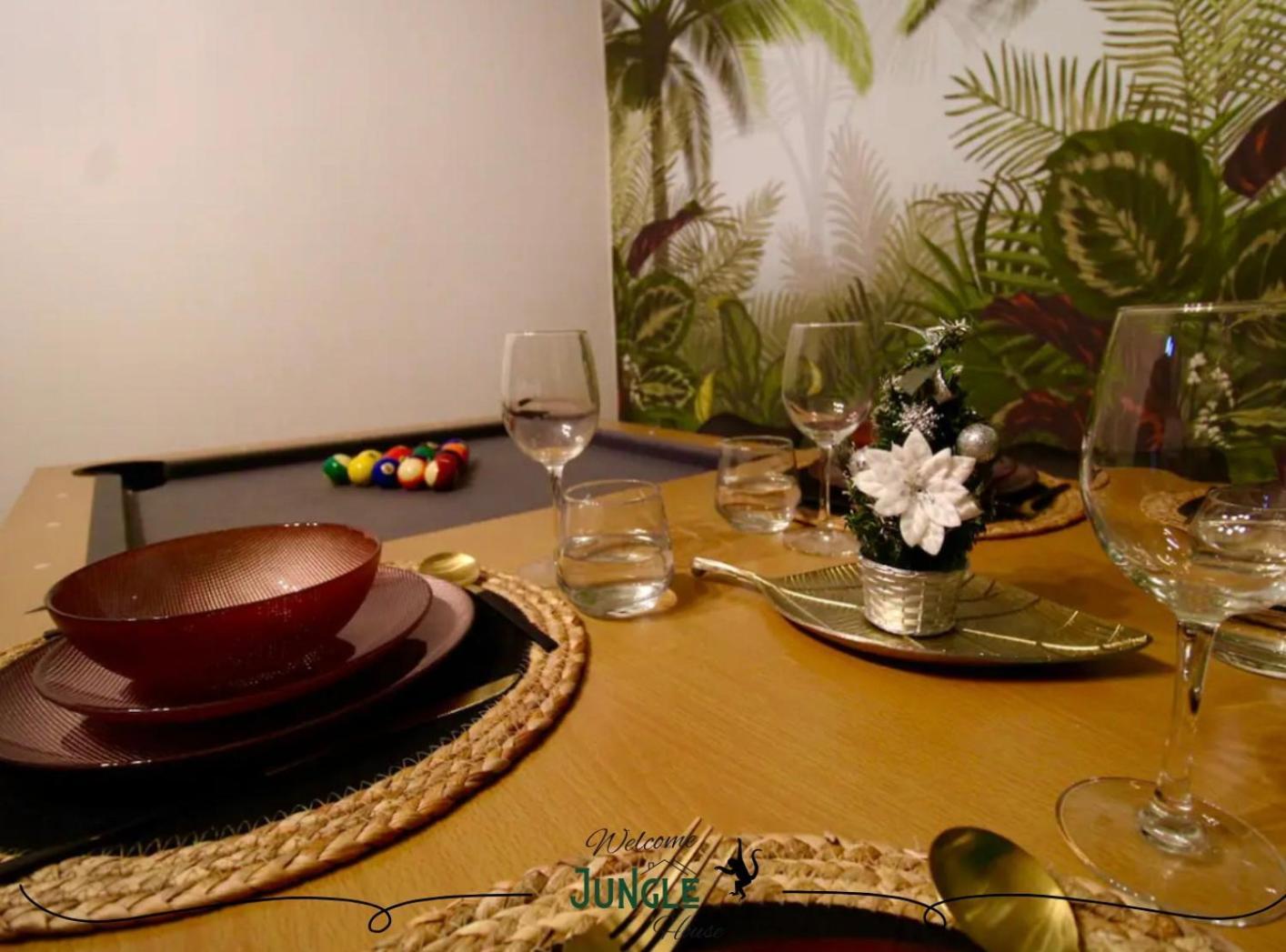 Maison "Jungle House" 90 M2 Billard, Retroprojecteur, Bar A Jeux , Vinyle, Wifi Fibre, Ideal Pro & Famille A Монбризон Екстериор снимка